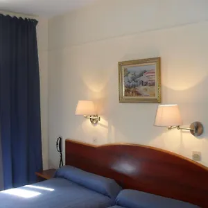 Montpellier 2*, Paris France